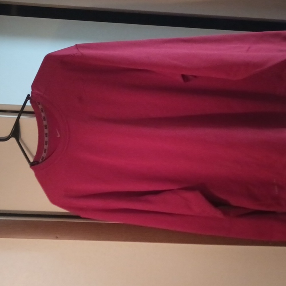 Nike V neck therma-fit sweatshirt